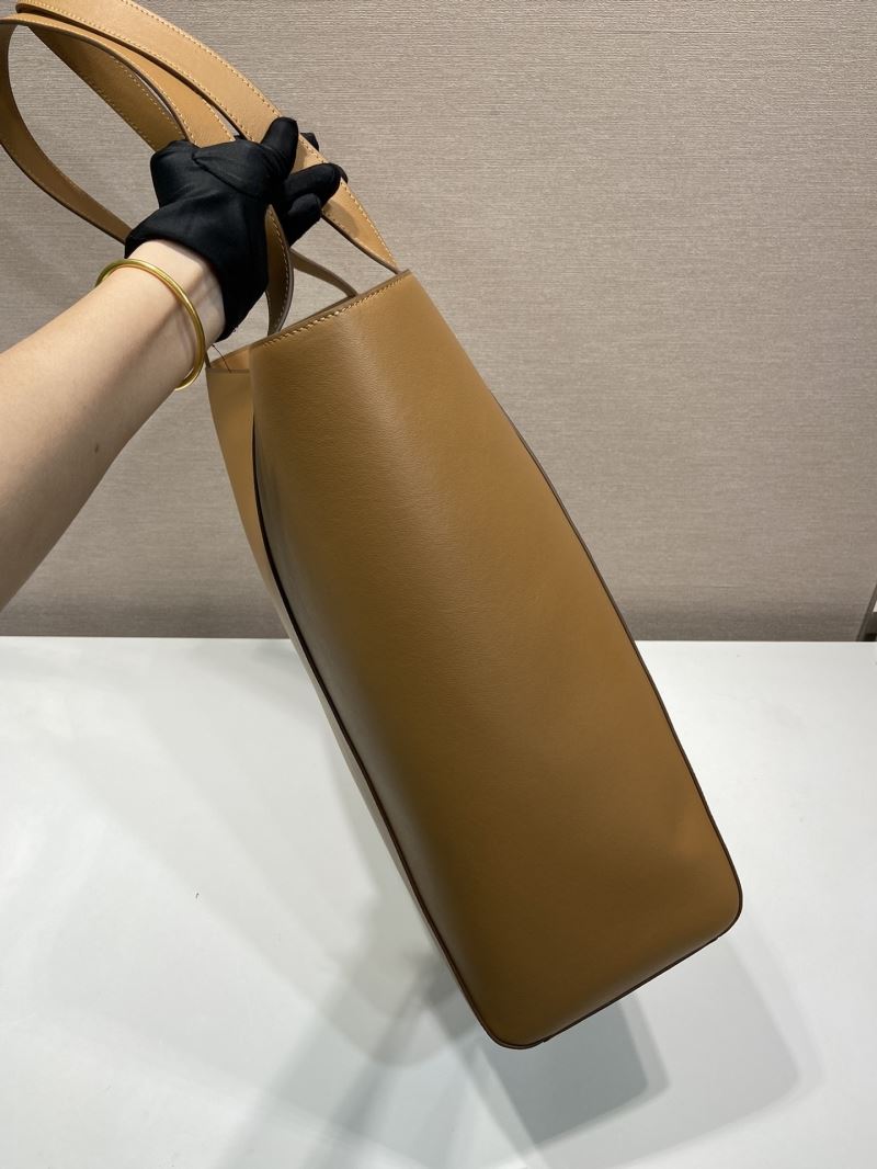 Pra*a tote bags